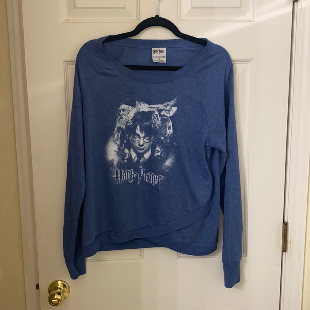 HARRY POTTER sweatshirt.